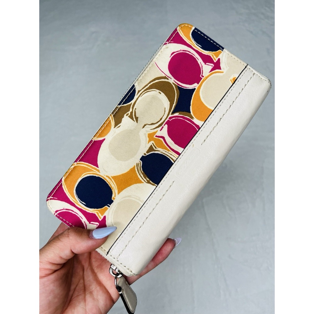 Coach Womens Signature Satin Multicolor RARE Zip‎ Wallet Holds 16 Credit Cards - Picture 9 of 13